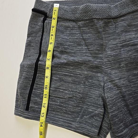 Nike Tech Knit Ladies Grey Shorts Medium - Picture 8 of 10